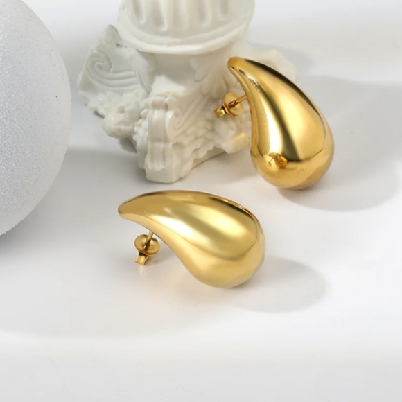 18k plated Gold Teardrop Earrings - Picture 3 of 7